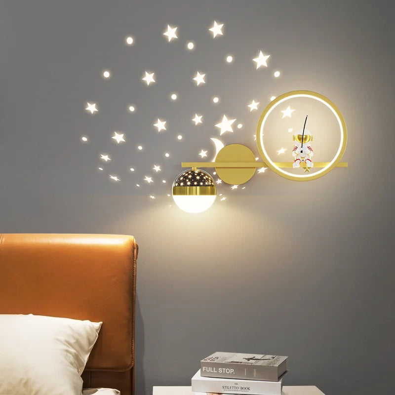 BABYBOHO זהב / שמאל BABYBOHO Lighting מנורת קיר בצורת אסטרונאוט בחלל לחדר תינוק