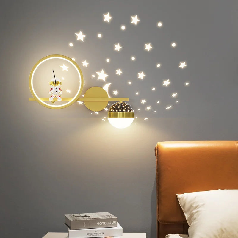 BABYBOHO זהב / שמאל BABYBOHO Lighting מנורת קיר בצורת אסטרונאוט בחלל לחדר תינוק