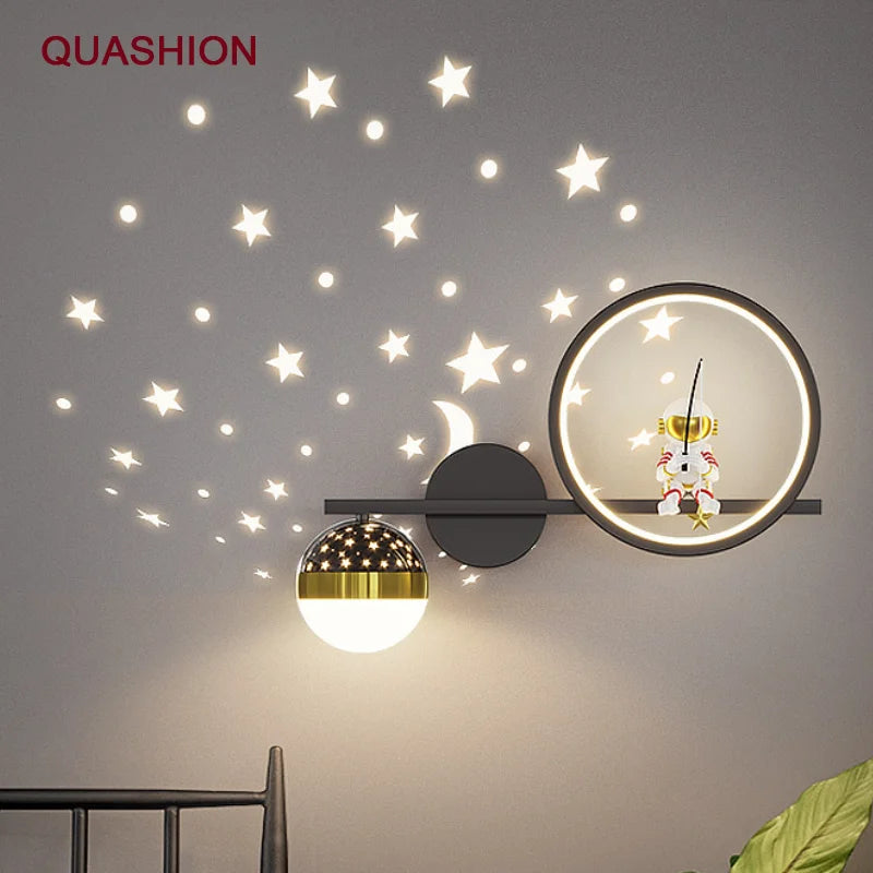 BABYBOHO זהב / שמאל BABYBOHO Lighting מנורת קיר בצורת אסטרונאוט בחלל לחדר תינוק